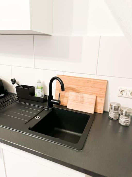 Modernes Apartment Mit Balkon Free Parking Netflix Celle Exterior photo